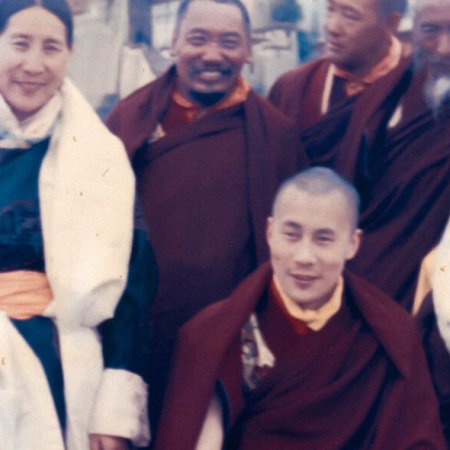 09_WISDOM-OF-HAPPINESS_DALAI-LAMA-with-his-mother-in-Lhasa_Copyright-Das-Kollektiv-GmbH